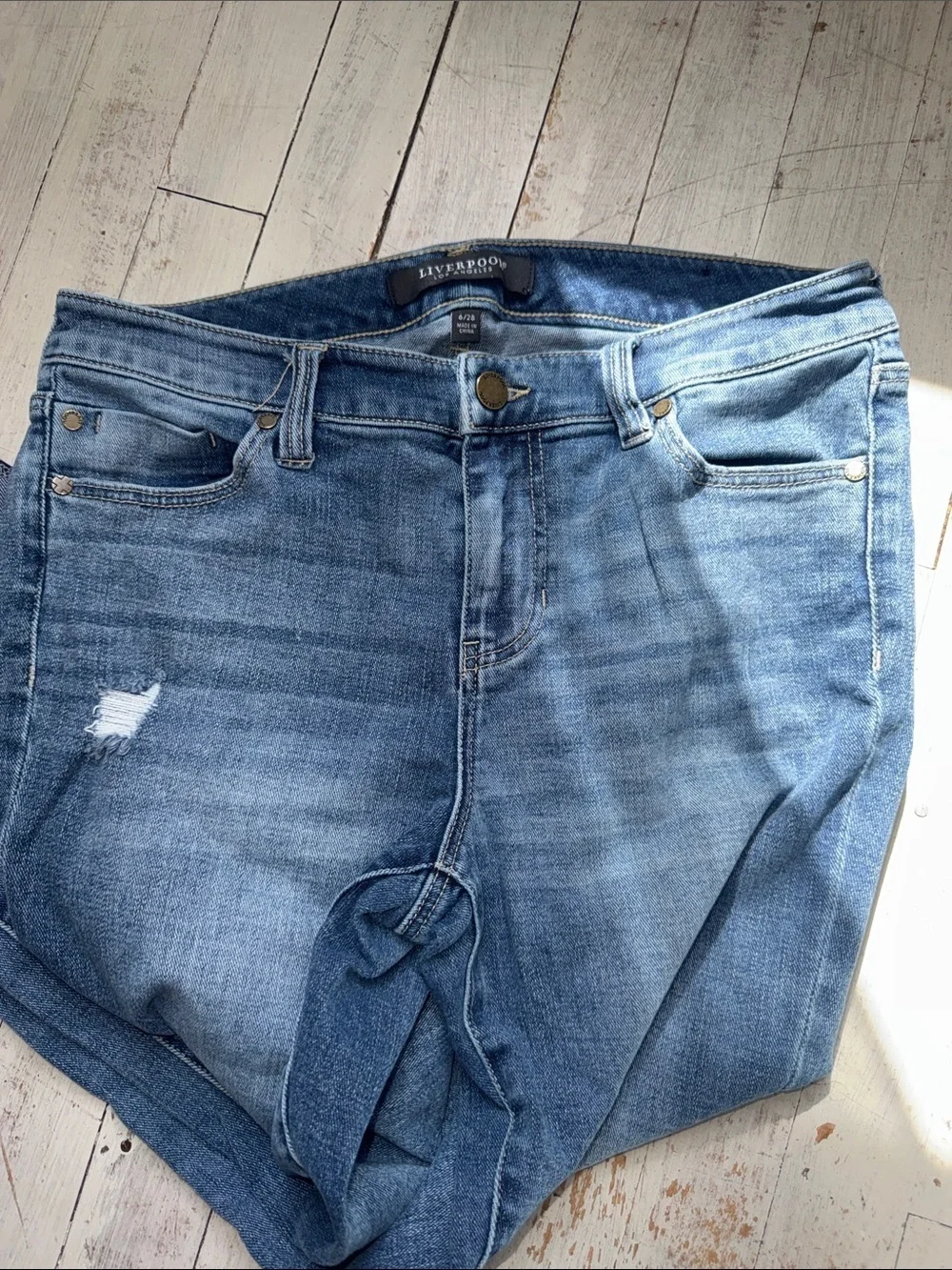 Liverpool Jeans Company Women's Skinny Jeans Capris in Faded Blue
